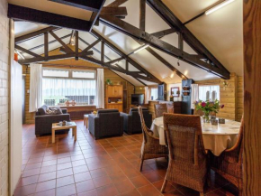Отель Cozy Holiday Home in Oisterwijk with Swimming Pool  Ойстервик